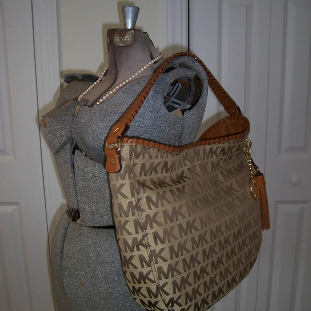 Michael Kors Monogram Jacquard Leather Brown Tan Bennett Hobo Handbag - Picture 11 of 11